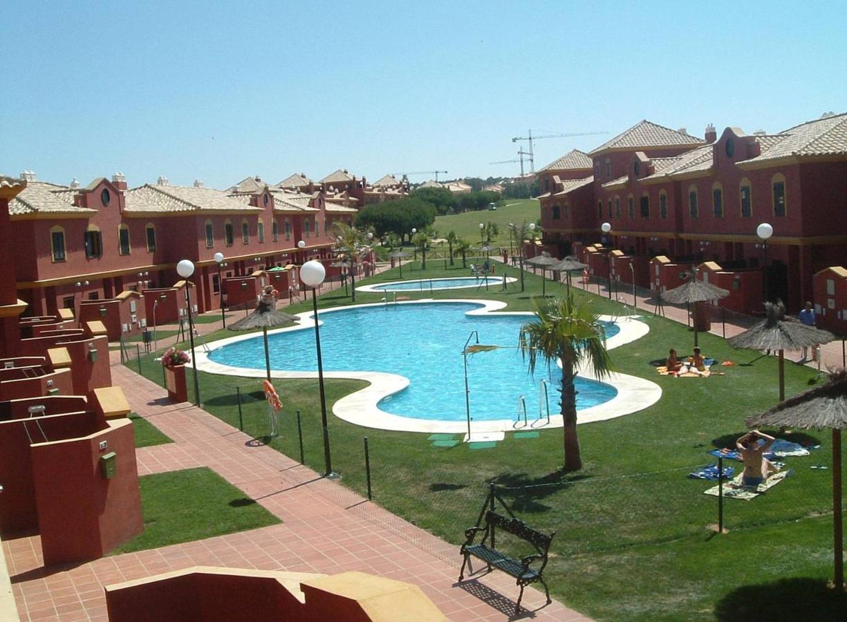 Olhando Um Campo De Golf Islantilla Buitenkant foto