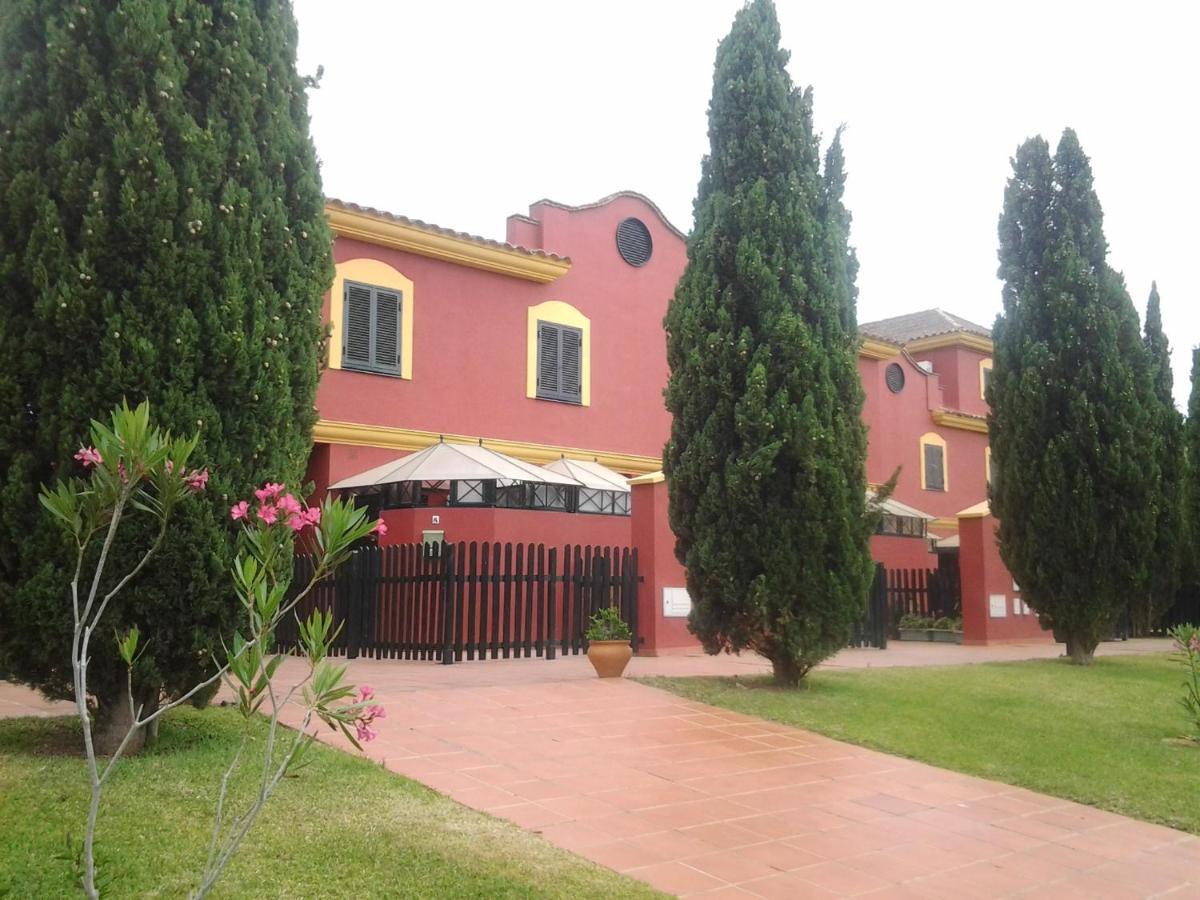Olhando Um Campo De Golf Islantilla Buitenkant foto